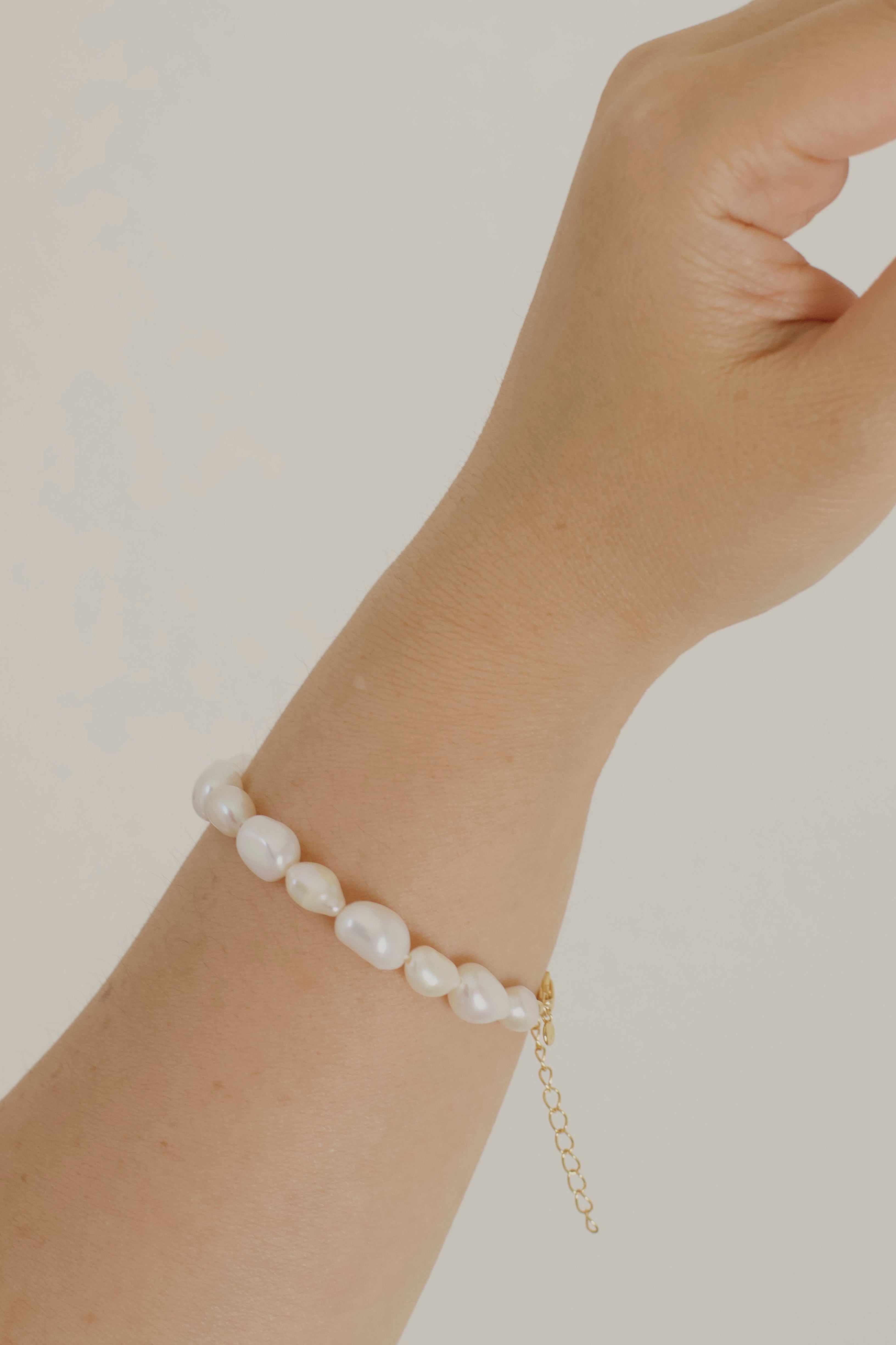 Luna Pearl Bracelet